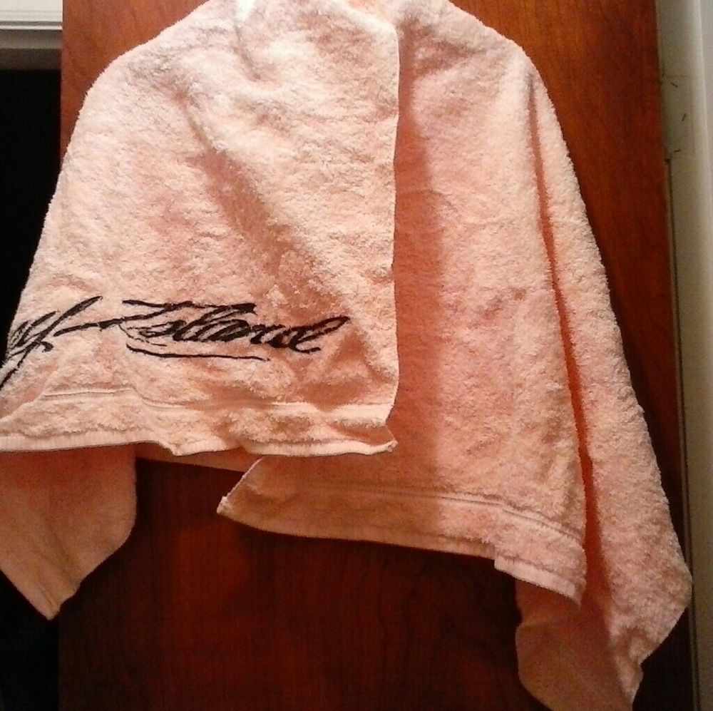 NWOT Martha Stewart Beach/Bath towel 27x 52in